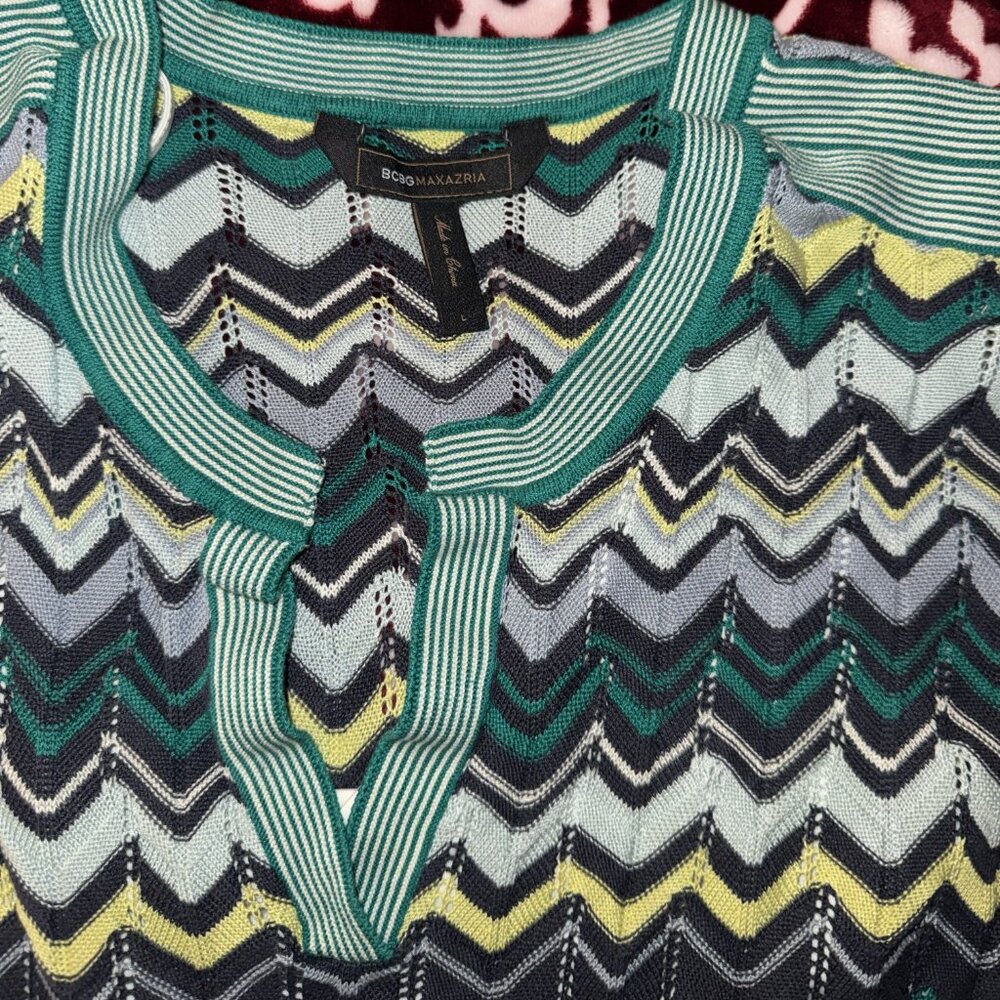 BCBGMAXAZRIA is known for elevated knitwear that merges comfort with couture - Picture 3 of 3